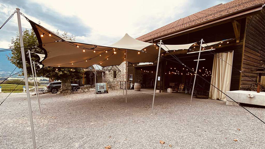 Twist-Events-Tente-S-sur-grange-Clos-du-Chateau
